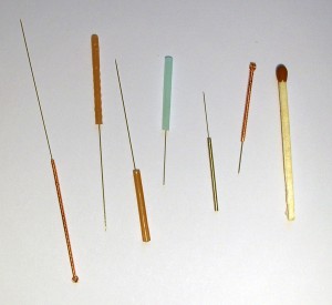 Diferentes agujas de acupuntura. Foto: Markus Bärlocher (licencia CC)