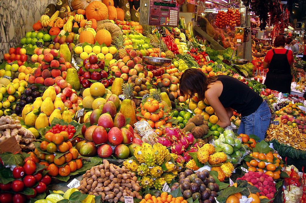 Fruta en el Mercado de Boquería. Foto: Daderot (licencia CC)