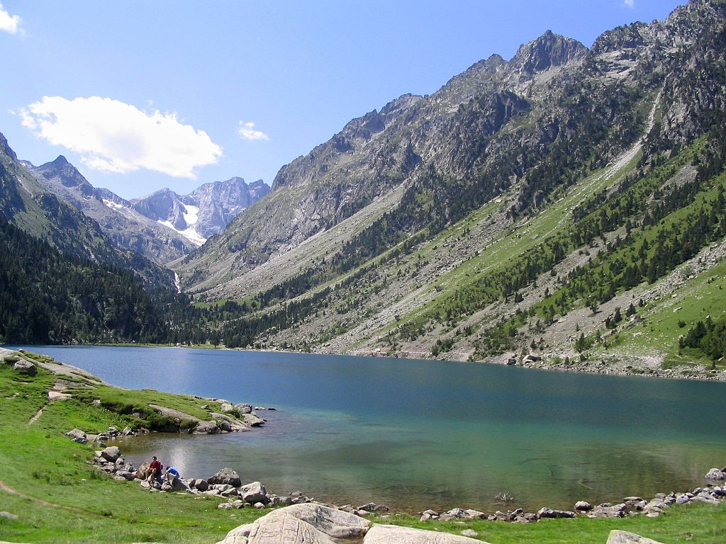 Lago de Gaube con el Vignemale al fondo. Foto: Miguel303xm (licencia CC)