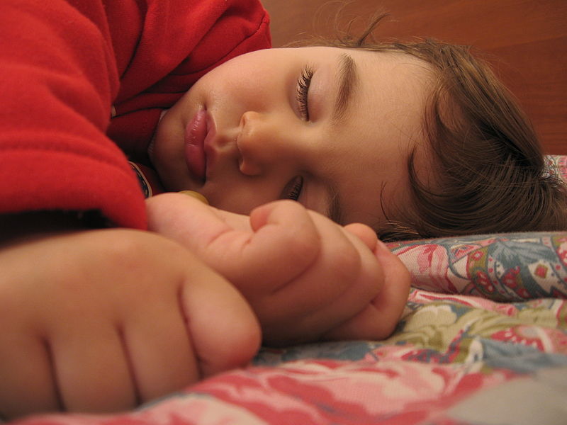 Niño durmiendo. Foto: Alessandro Zangrilli (licencia CC)