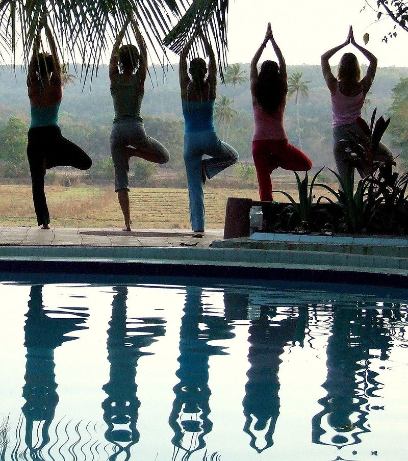 Practicando yoga. Foto: Judith (licencia CC)